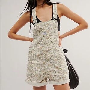 NWT Levi’s floral VINTAGE WOMEN'S SHORTALLS